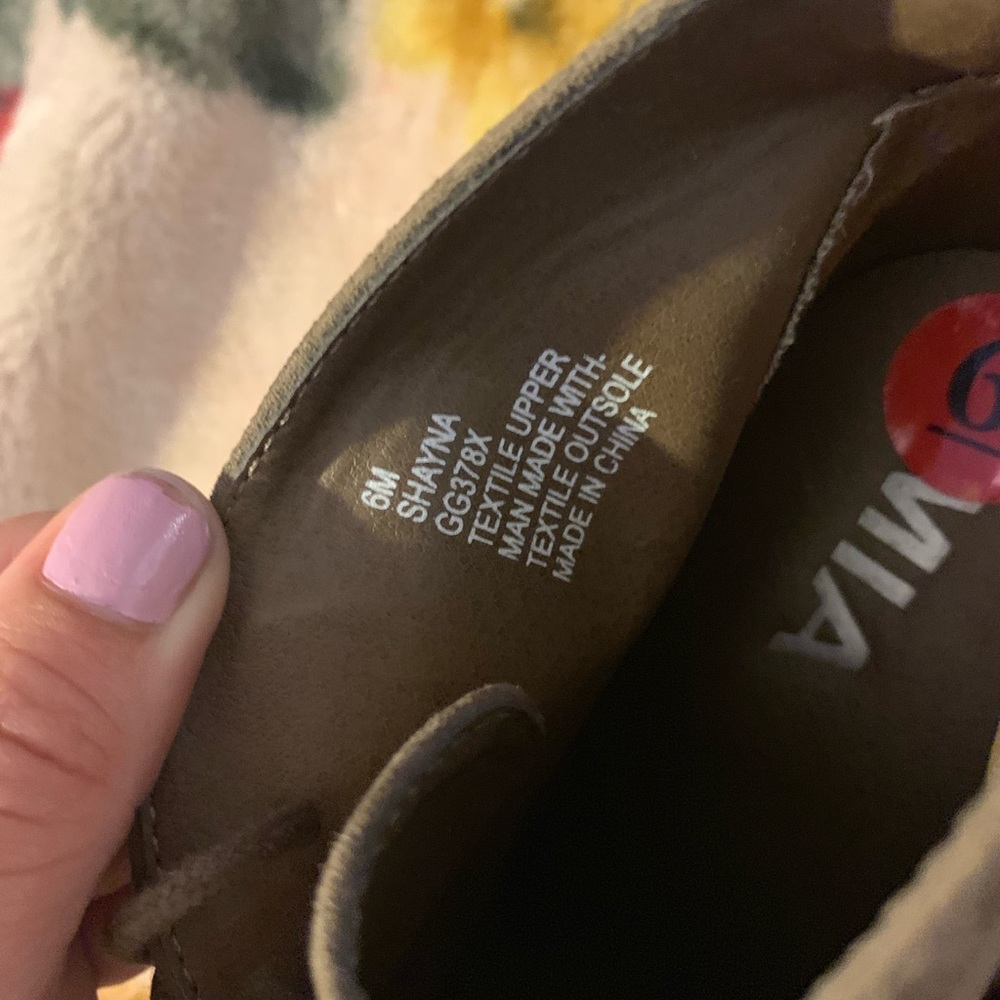 Booties - Picture 4 of 4